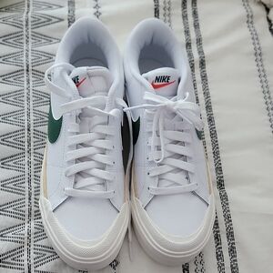 Brand Nike White and Green Low-Top Sneakers